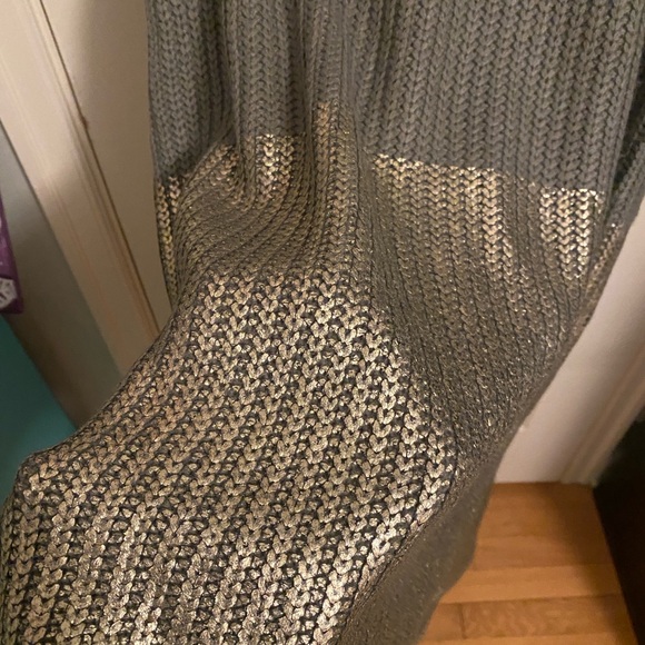 THML Womens Size Medium Sleeveless Turtleneck Sweater Gray/Silver and Gold - Picture 2 of 3